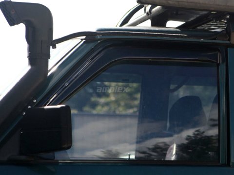 Jeu 2 déflecteurs vitre avant Nissan Patrol GR Y60