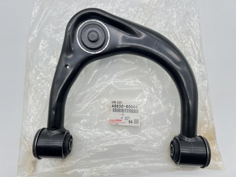 Triangle de suspension supérieur avant gauche Land Cruiser KDJ12 KDJ15