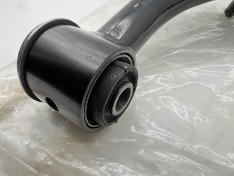 Triangle de suspension supérieur avant gauche Land Cruiser KDJ12 KDJ15