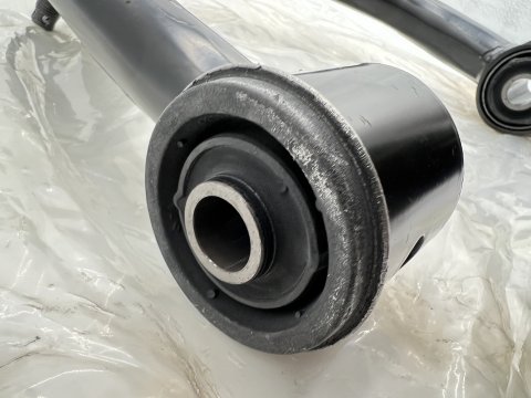 Triangle de suspension supérieur avant gauche Land Cruiser KDJ12 KDJ15
