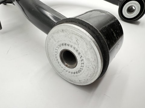 Triangle de suspension supérieur avant gauche HDJ100