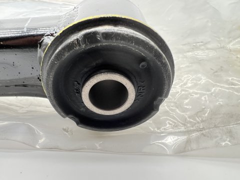 Triangle de suspension supérieur avant droit Land Cruiser KZJ9 KDJ9