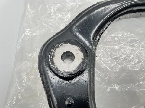 Triangle de suspension supérieur avant gauche Land Cruiser KZJ9 KDJ9
