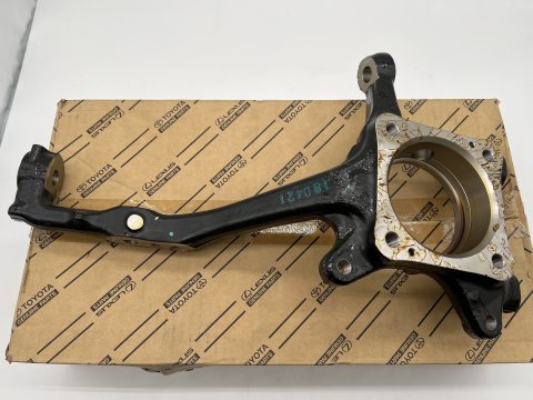 Fusée pivot avant droite Hilux Vigo