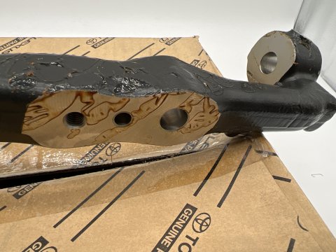 Fusée pivot avant droite Hilux Vigo