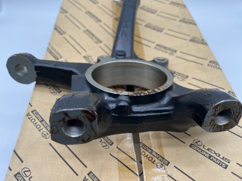 Fusée pivot avant droite Hilux Vigo