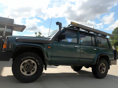 Jeu 4 déflecteurs vitre avant et arrière Nissan Patrol GR Y60