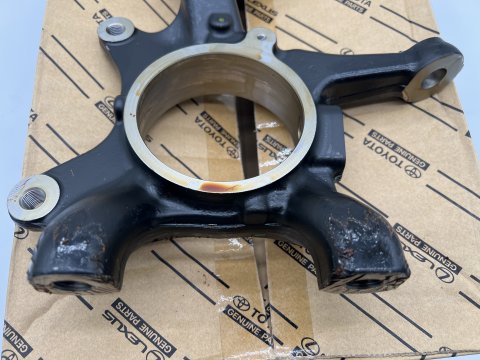 Fusée pivot avant gauche Hilux Vigo