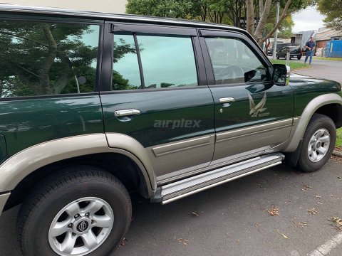 Jeu 4 déflecteurs vitre avant et arrière Nissan Patrol GR Y61