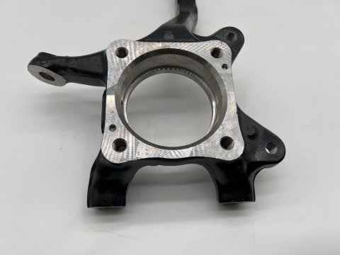 Fusée pivot avant gauche Land Cruiser KDJ12 KDJ15