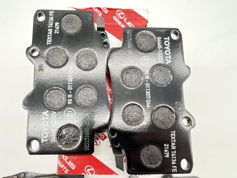 Plaquettes de frein avant Hilux Vigo - origine Toyota seconde monte (optifit)