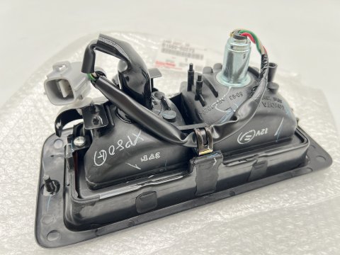 Feu arrière gauche de pare chocs Land Cruiser Série 7
