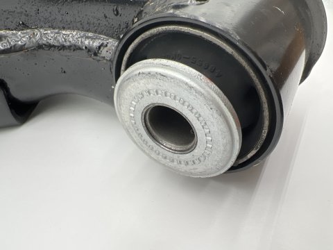 Triangle de suspension inférieur avant gauche Hilux Revo