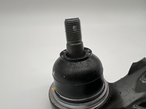 Triangle de suspension inférieur avant gauche Hilux Revo