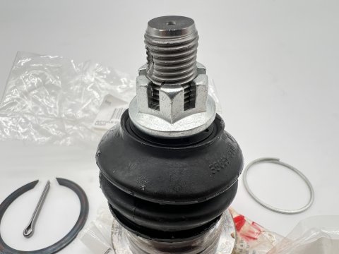 Rotule 555 supérieure triangle Toyota Hilux Vigo Revo - gauche ou droite