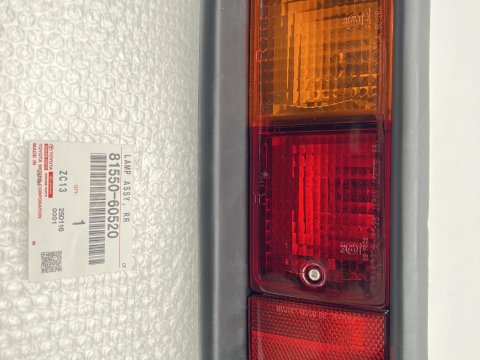 Feu arrière droit de pare chocs KZJ9 KDJ9