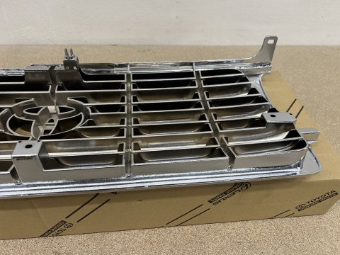 Calandre chrome Land Cruiser HDJ80 24S 1994-1996