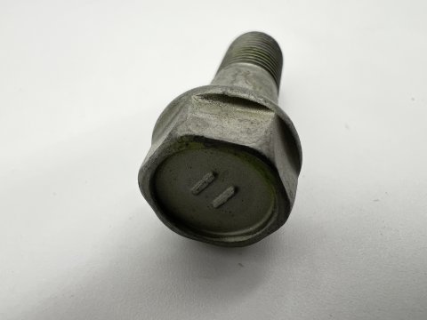 Boulon entre tulipe et arbre de transmission Ø10x26mm