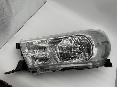 Optique avant gauche réglage électrique halogène Toyota Hilux Revo 2016-2018