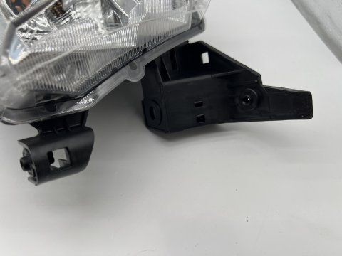 Optique avant gauche réglage électrique halogène Toyota Hilux Revo 2016-2018