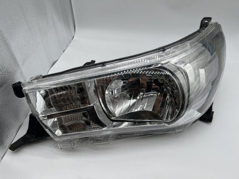Optique avant gauche réglage manuel halogène Toyota Hilux Revo 2016-2018