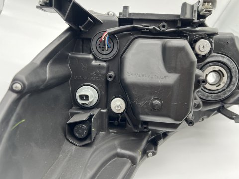 Optique avant droit réglage électrique leds Toyota Hilux Revo 2016-2018