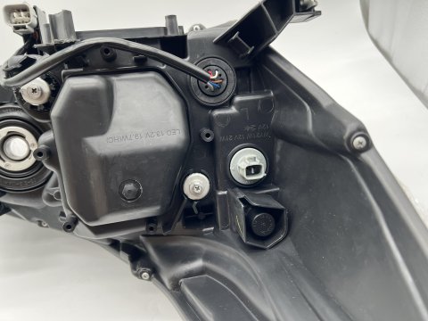Optique avant gauche réglage électrique leds Toyota Hilux Revo 2016-2018