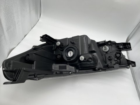 Optique avant droit réglage manuel halogène Toyota Hilux Revo 2016-2018