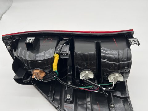 Feu arrière droit Hilux Revo 2016+