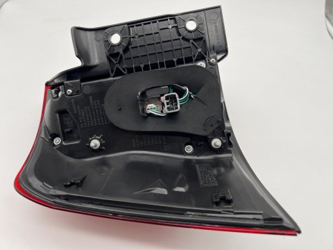 Feu arrière droit aile Led Toyota VDJ200 2008-2012