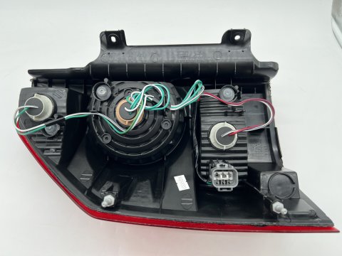 Feu aile arrière droit multifonction Mitsubishi Pajero III