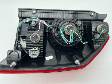 Feu aile arrière gauche multifonction Mitsubishi Pajero III