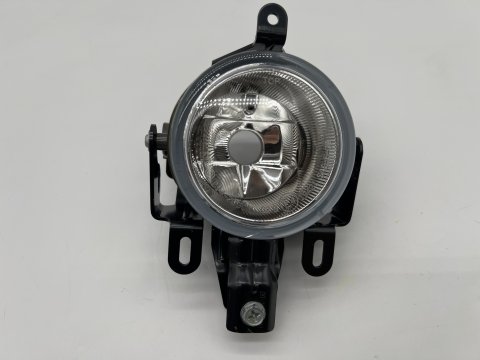 Antibrouillard avant gauche ou droit Mitsubishi Pajero III 04-00 à 12-06