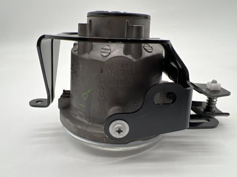 Antibrouillard avant gauche ou droit Mitsubishi Pajero III 04-00 à 12-06