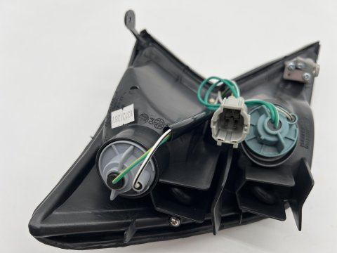 Clignotant veilleuse avant gauche Nissan Patrol GR Y61 98-02