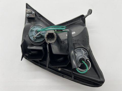 Clignotant veilleuse avant droit Nissan Patrol GR Y61 98-02