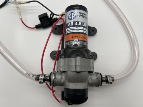 Malette avec pompe et douchette eau - 12V