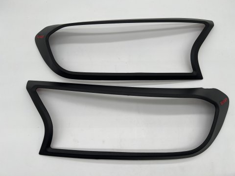 Entourages de phares noirs pour Ford Ranger T7 2016-2019 - La paire