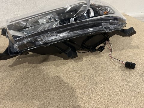 Paire optiques avant à leds Toyota Hilux Revo 2016-2018 - en remplacement des optiques à ampoules d'origine
