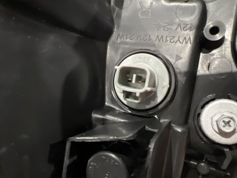 Paire optiques avant à leds Toyota Hilux Revo 2016-2018 - en remplacement des optiques à ampoules d'origine