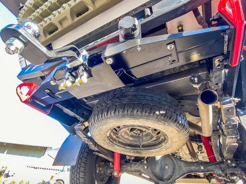 Attelage spécifique avec carré 50mm intégré Toyota Hilux Revo Hayman Reese