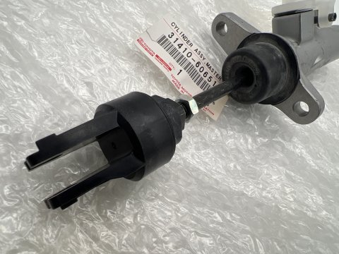 Maître cylindre / Emetteur d'embrayage HDJ100
