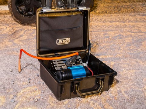 Mallette compresseur simple 12V Version 2 ARB avec tuyau 7m et raccords