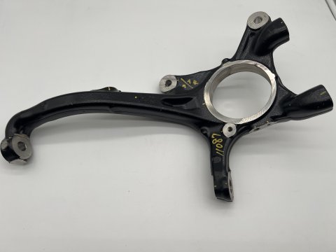 Fusée pivot avant droite VDJ200