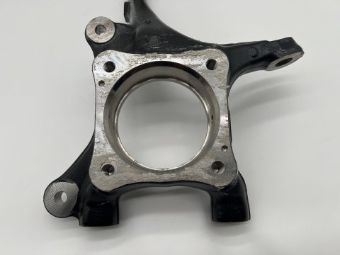 Fusée pivot avant droite VDJ200