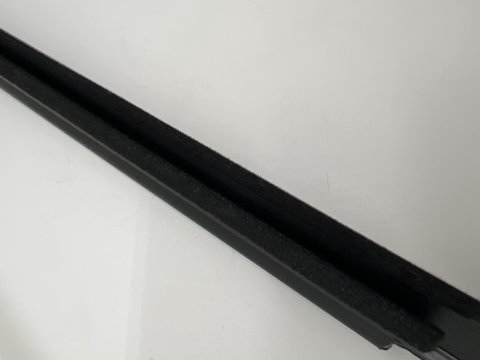 Moulure lèche vitre extérieur porte arrière droite KDJ120