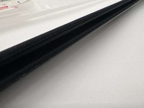 Moulure lèche vitre extérieur porte avant droite HDJ100