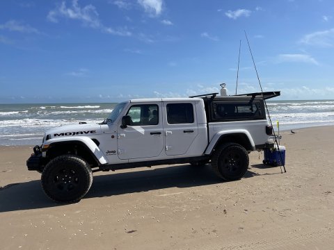 Hardtop Contour noir/ lisse avec fenêtre latérale pour Jeep Gladiator 2019+ Alu-Cab