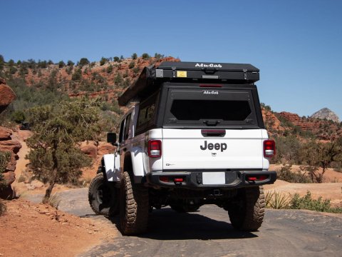 Hardtop Contour noir/ lisse avec fenêtre latérale pour Jeep Gladiator 2019+ Alu-Cab