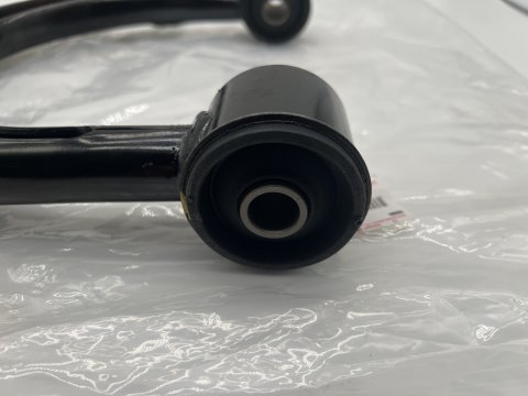 Triangle de suspension supérieur avant droit VDJ200